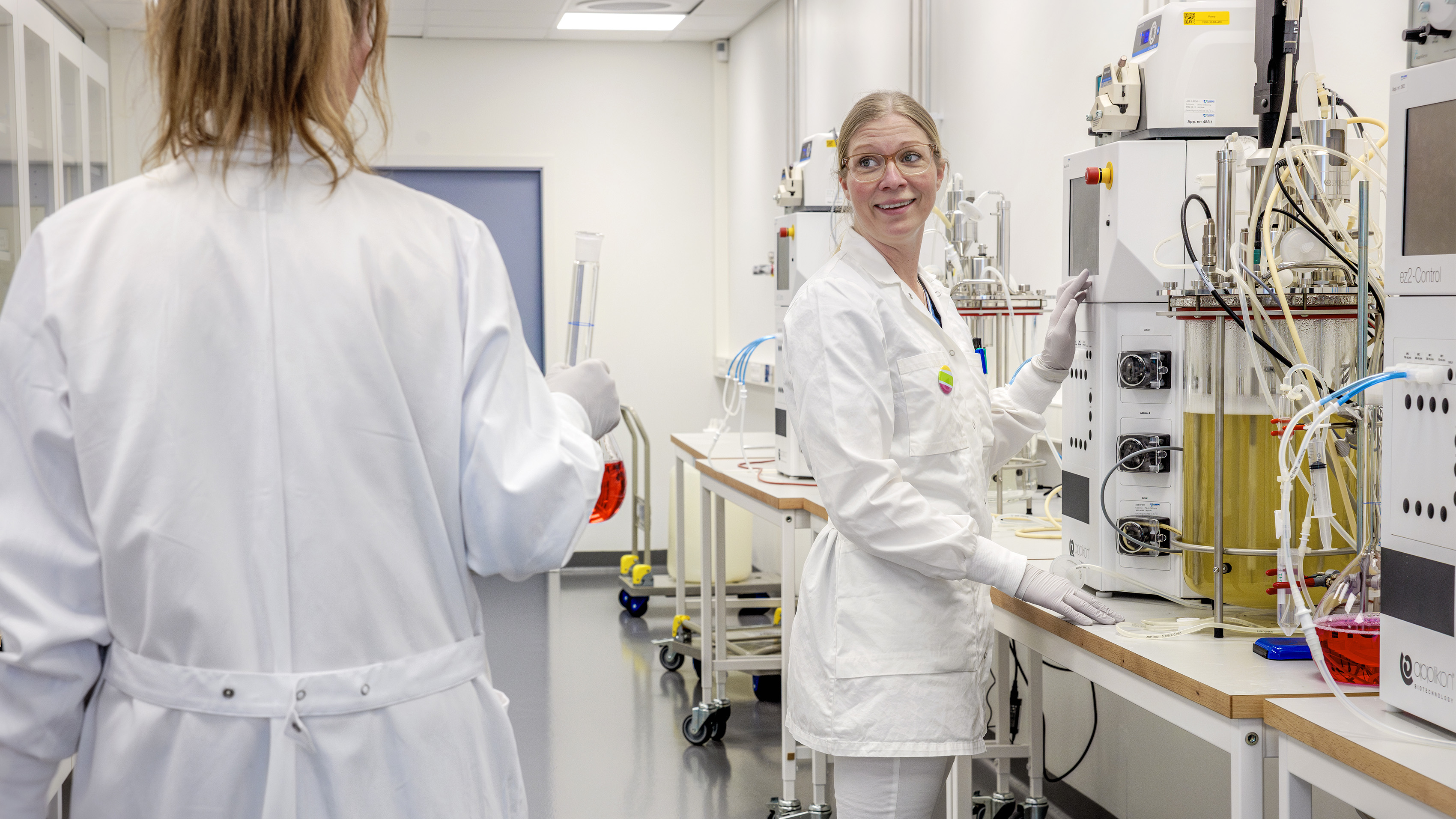 Fujirebio Manufacturing Specialist using a Getinge Applikon Multi-Use Bioreactor