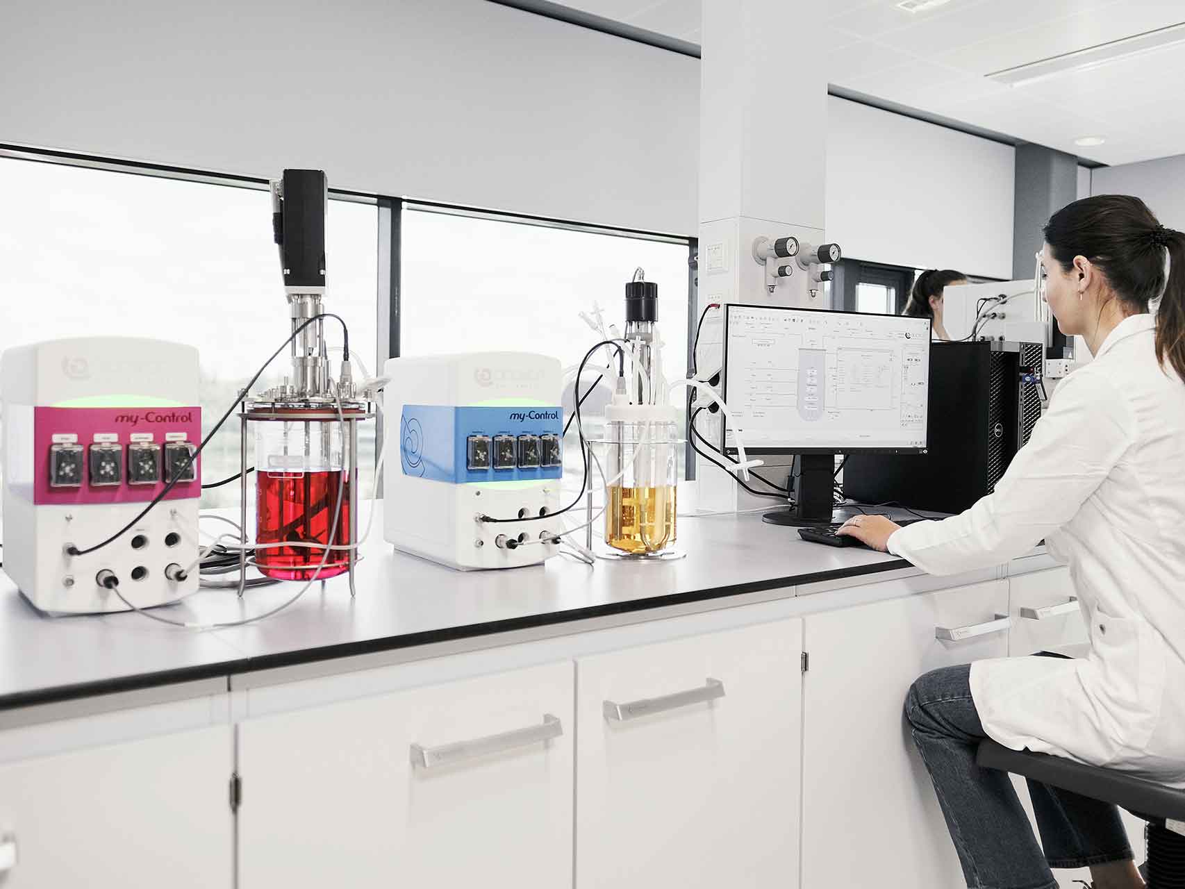 Applikon V-Control - The scalable DeltaV™ bioprocess solution